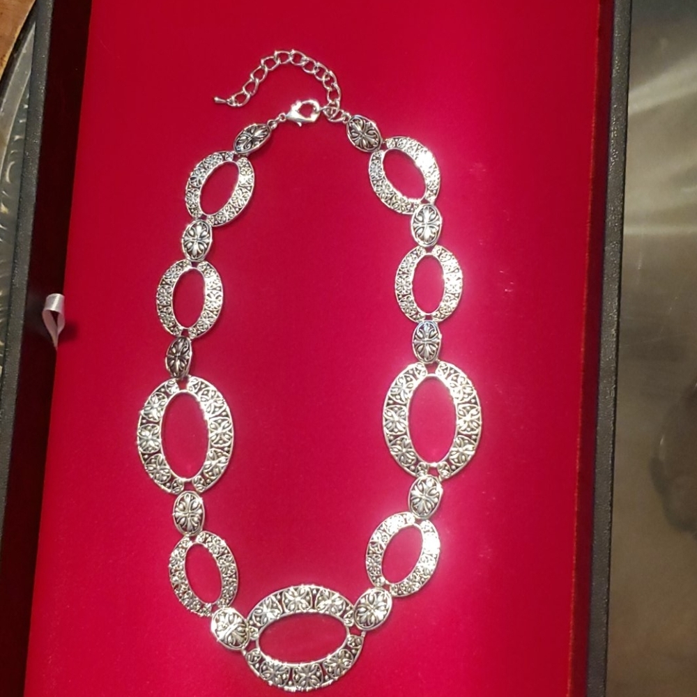 Elegant necklace